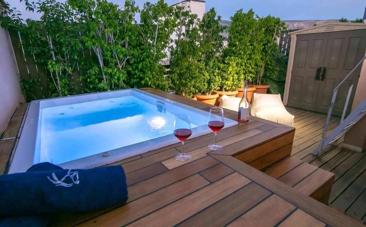 Beautiful Penthouse In With Outside Jacuzzi
